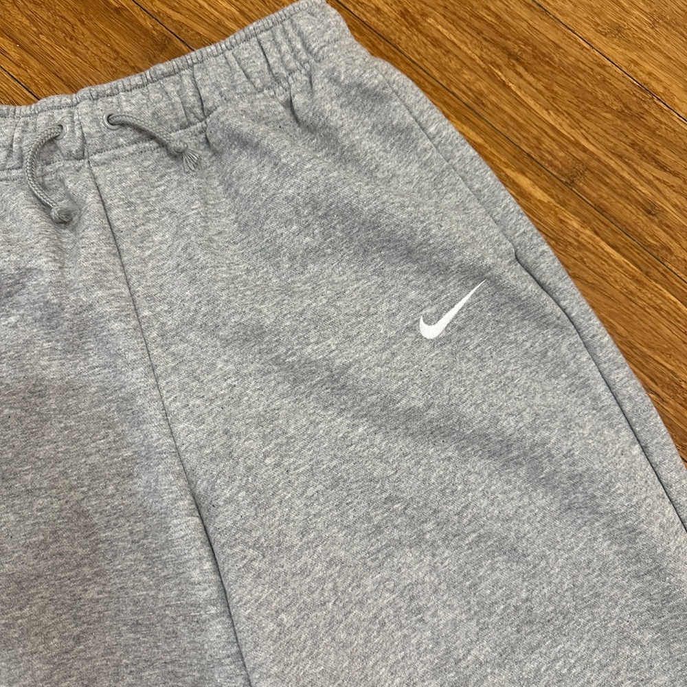 NWT Nike Loose Fit sweatpants